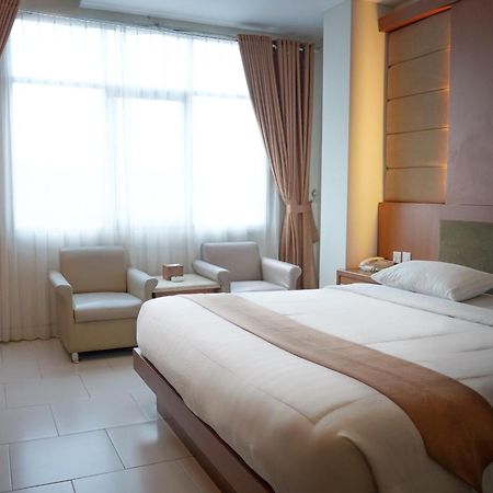 Arinas Hotel Bandar Lampung Exterior photo
